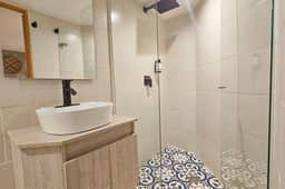 10 Bedroom Walled City - Rooftop, Staffed, Jacuzzi - Image 4