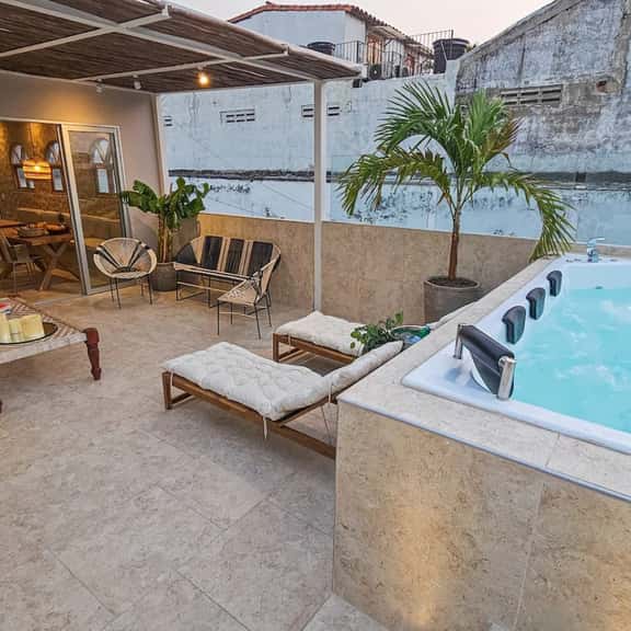 10 Bedroom Walled City - Rooftop, Staffed, Jacuzzi - Image 1