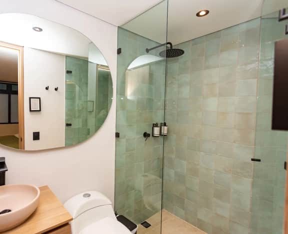 El Poblado 4 Bedroom House with Jacuzzi and Staff - Image 3