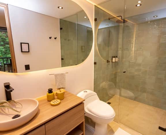 El Poblado 4 Bedroom House with Jacuzzi and Staff - Image 2