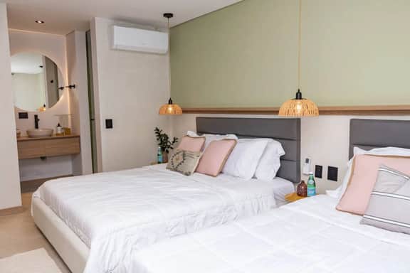 El Poblado 4 Bedroom House with Jacuzzi and Staff - Image 4