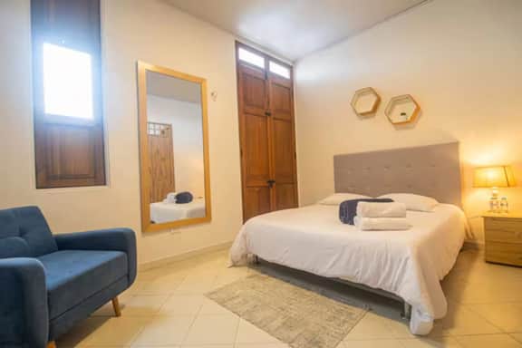 New Renovated 2025 1 Bedroom n the Walled City - Image 5