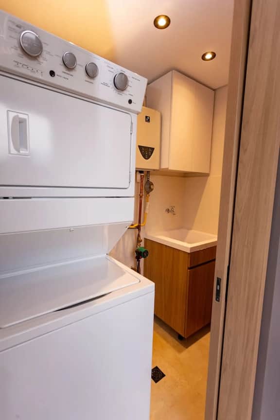 Poblado 8 Bedroom, Rooftop Hot Tub, Staff Included - Image 4