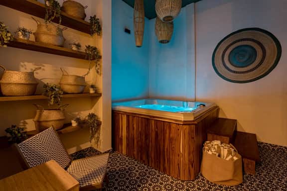 Roma Norte 4 Bedroom with AC, Jacuzzi and Rooftop - Image 2