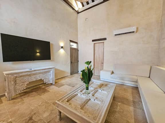 Walled City 11 Bedroom - Pool, Rooftop, Jacuzzi - Image 2